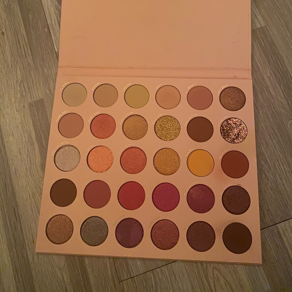Colourpop it’s all good palette